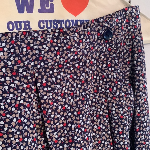 Jennifer skirt set with blouse. - Picture 6 of 7